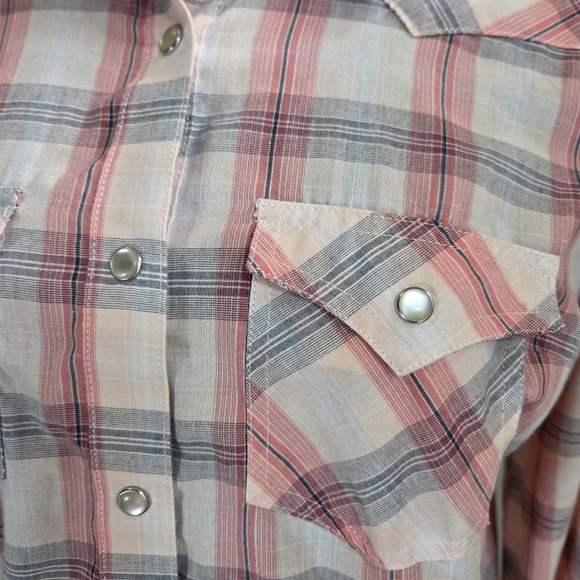 Wrangler Pink and Gray Plaid Shirt With Pearl Snap Buttons Size Small - Picture 2 of 4